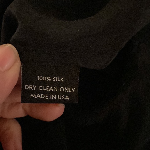 Dar-Ti 100% silk stunning blouse from Barney’s. Has great ruffles. Gorgeous! - Picture 11 of 11